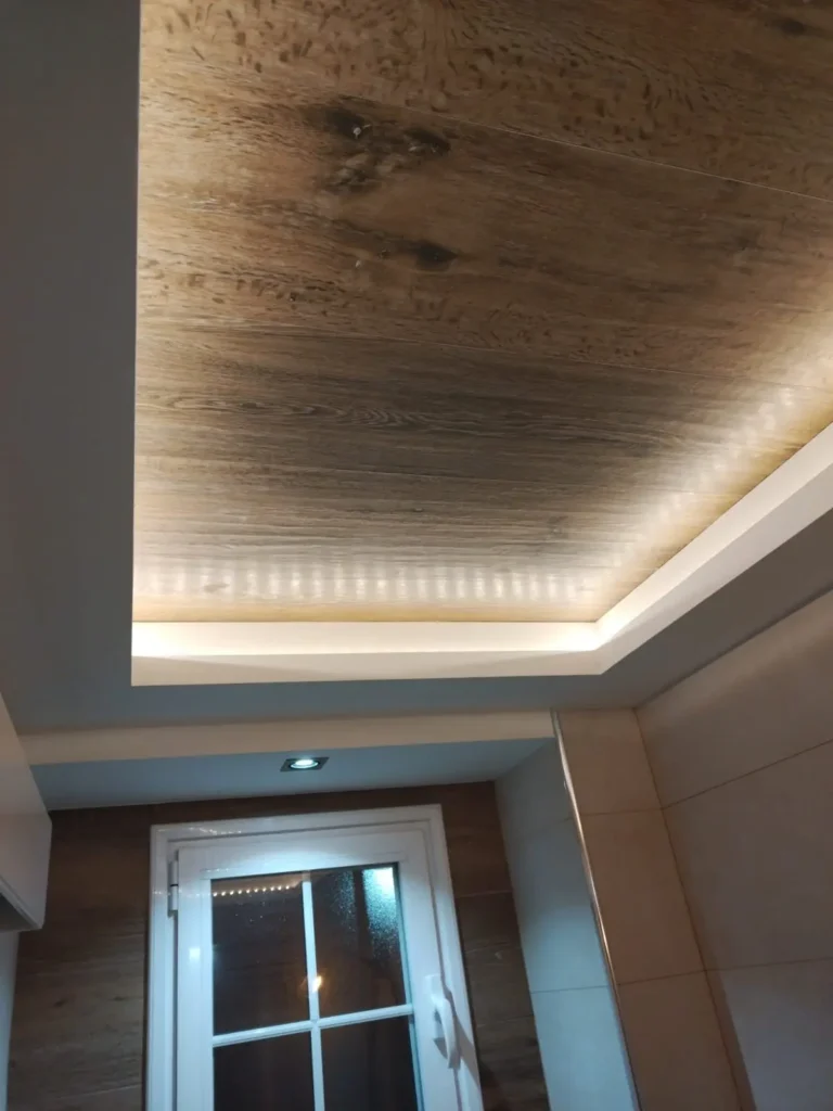 Techo de habitación iluminado